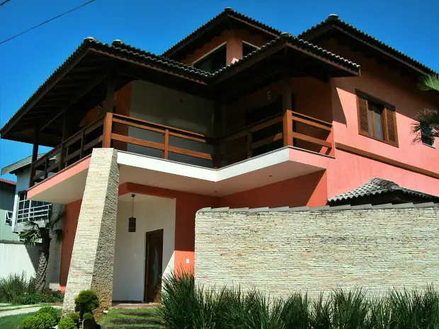 Casas modernas com esquadrias de madeira - PR - SC