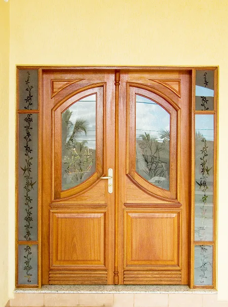 Portal de entrada de madeira