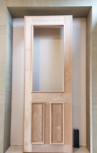 Porta de madeira com vidro