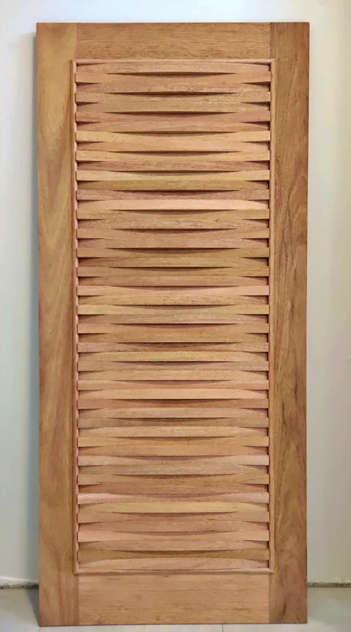 Folha de porta de madeira