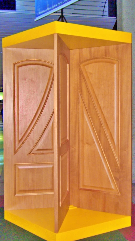 Portas de madeira macica