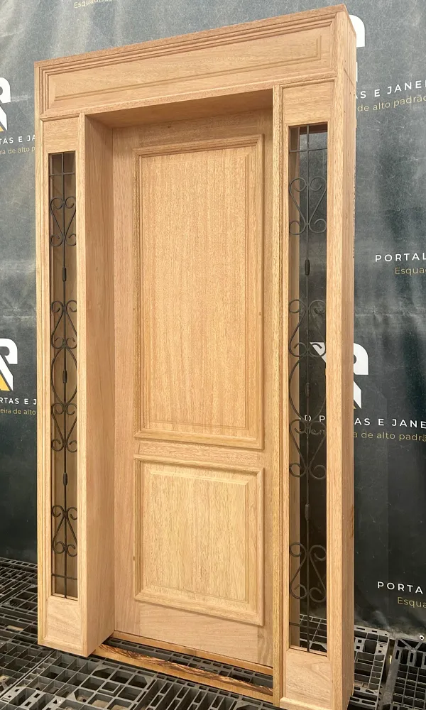 Porta com grade na lateral Porta com grade na lateral