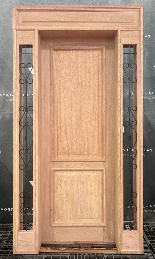 Porta com grade no visor Porta com grade no visor