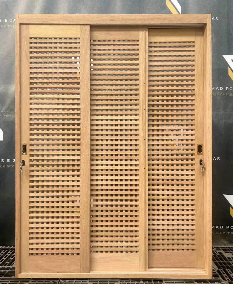 Porta com muxarabi Porta com muxarabi