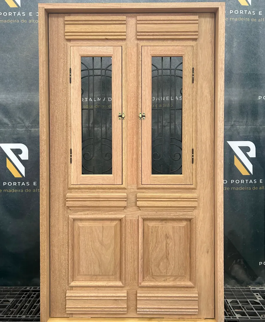 Porta dupla de madeira Porta dupla de madeira