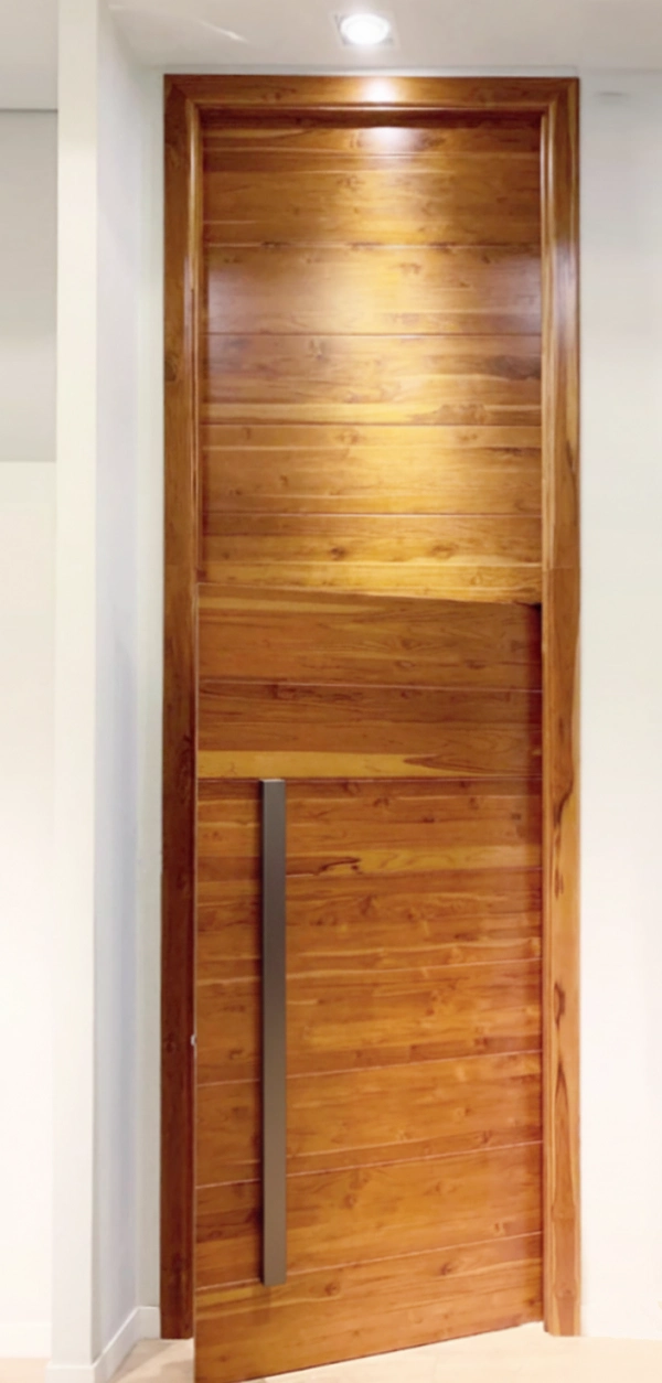 Porta com bandeira superior de madeira Porta com bandeira superior de madeira