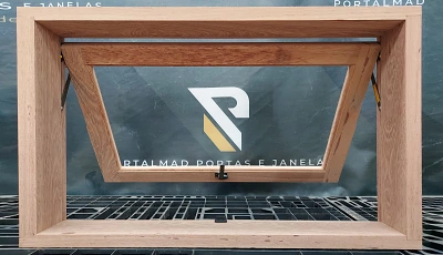 Janela maxim ar de madeira