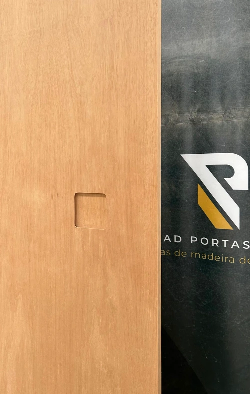 Detalhe de puxador em cava Detalhe de puxador em cava
