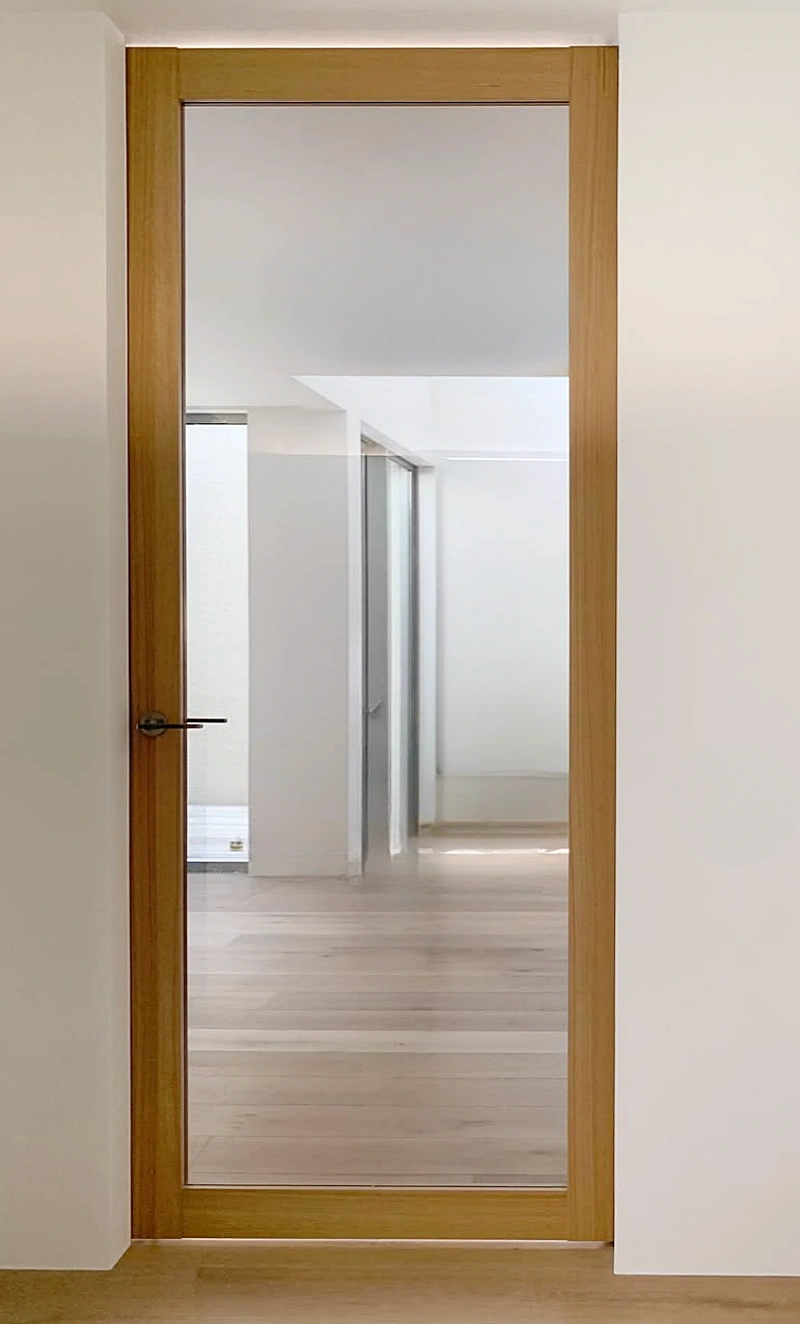 Porta que vai do chão ao teto com vidro Porta que vai do chão ao teto com vidro